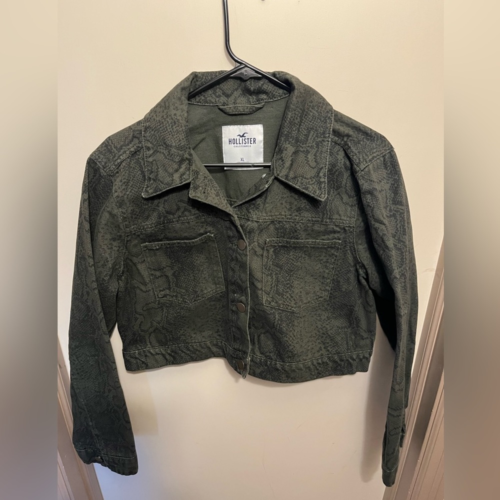 Hollister Snake Print Green Crop Denim Jacket XL, used in great condition